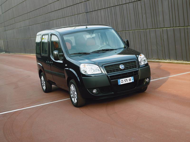 Фото автомобиля FIAT Doblo Panorama